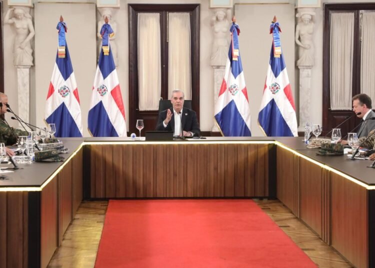 Abinader advierte que no permitirá bandas haitianas a menos de 20 kilómetros de la frontera