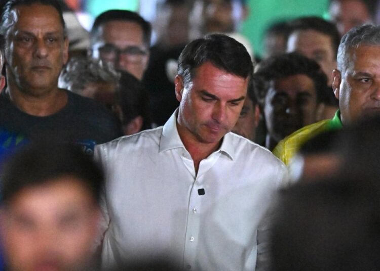 El partido de Flavio Bolsonaro reconoce la victoria de Lula en Brasil