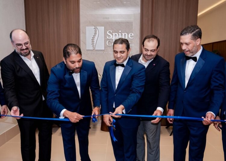 Inauguran Spine Center en BlueMall con tecnología de inteligencia artificial para la columna