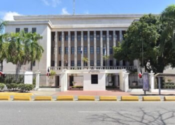 Minerd suspende clases este martes en provincias bajo alerta amarilla por vaguada