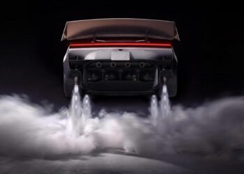 Tesla Roadster 2 desafía la física con un vuelo épico que genera dudas sobre su utilidad real