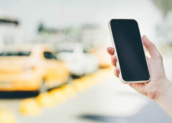Adictivo asalto: cuatro menores intentan robar auto a taxista por aplicacion en Santiago