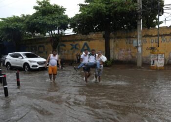 Ministerio de Trabajo y MAP llaman a flexibilizar jornada laboral por fuertes vaguadas