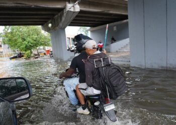 Ministerio de Trabajo pide flexibilizar horarios en provincias bajo alerta amarilla por lluvias