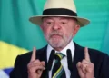 Lula arremete contra Flávio Bolsonaro por su huida a Estados Unidos y afirma que quien sale escondido debe algo
