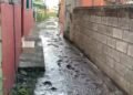 Familias de La Ermita en Gaspar Hernández piden auxilio urgente por la entrada del mar a sus casas