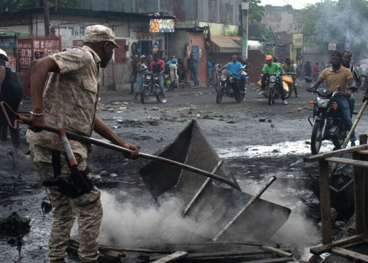 Fuerza antipandillas de Haití acusa a bandas armadas de usar desinformación para sabotear operativos