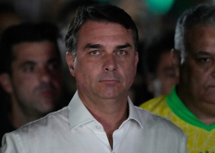 Por qué huyó Flávio Bolsonaro a Estados Unidos tras perder las elecciones en Brasil