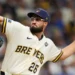 Aaron Ashby rompe histórico récord en playoffs pero Cerveceros caen ante los Rays