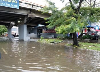 Zonas vulnerables en Santo Domingo enfrentan el peligro constante de inundaciones por lluvias
