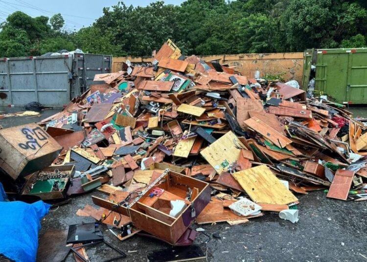 Fiscalía y Policía destruyen más de 300 máquinas tragamonedas ilegales en San Cristóbal
