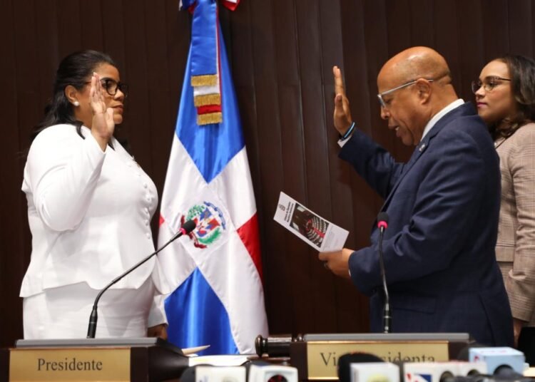 Cámara de Diputados juramenta a Minerva Frías Ogando en sustitución de su padre