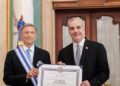Excanciller Roberto Alvarez urge apoyo internacional para fuerzas antipandillas en Haiti tras recibir condecoracion