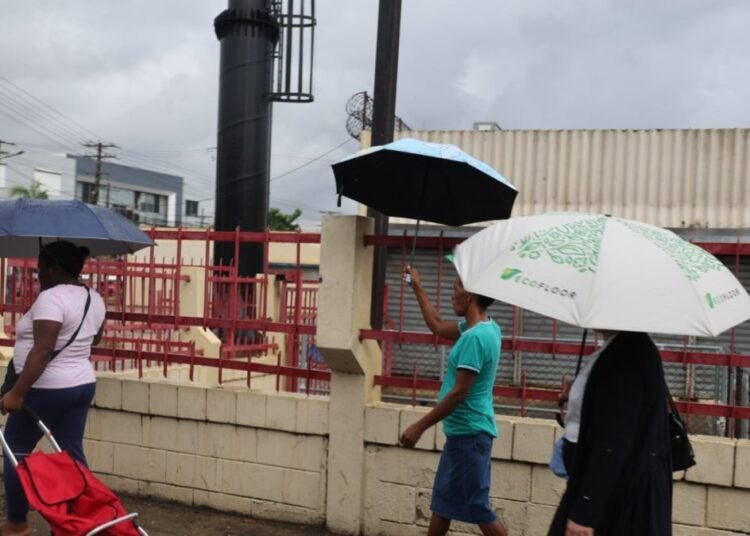 Indomet mantiene alerta verde en 11 provincias y el Distrito Nacional por vaguada