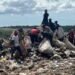 Los buzos de Duquesa: la dura realidad de quienes sobreviven entre la basura en Santo Domingo