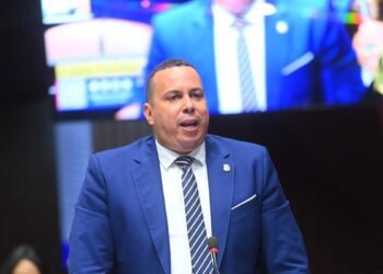 Diputado resalta impacto histórico de la gestión de Fellito Suberví en saneamiento de Los Girasoles