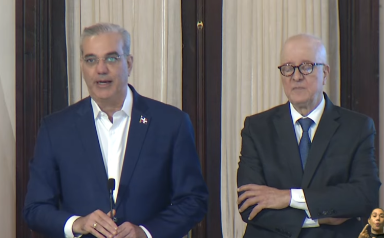 Luis Abinader pide oracion por la salud de Roberto Santana tras superar enfermedad