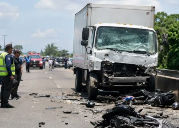 Condenan a tres años de prisión a chofer que causó la muerte de cinco personas en trágico accidente