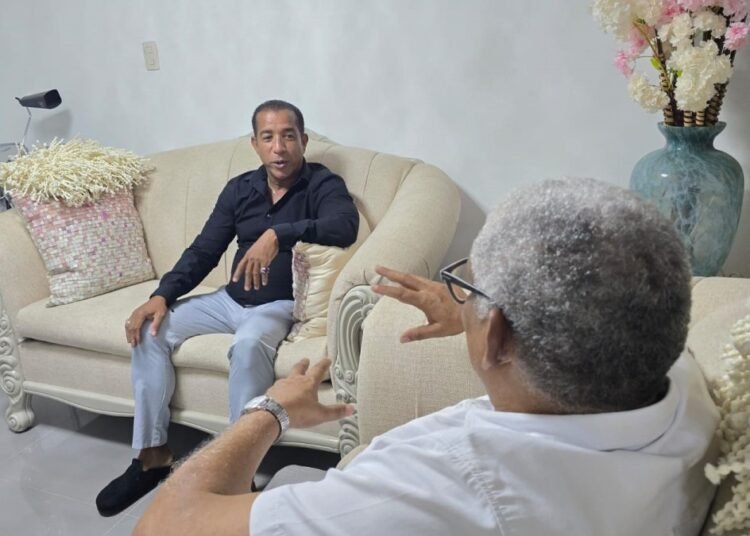 Comerciantes y sectores de Hermanas Mirabal exigen a Luis Abinader un Consejo de Gobierno ante el estancamiento de obras
