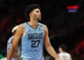 Cameron Boozer brilla con su primer triple-doble y guía a los Grizzlies a un inicio perfecto