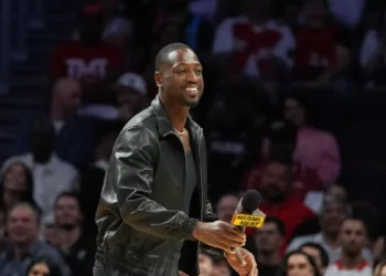 Dwyane Wade estrena nueva cara en su estatua tras las duras críticas