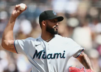 Movimientos clave en la MLB Los Marlins retienen a Sandy Alcántara y Michael King llega a la agencia libre