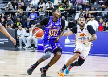 Mauricio Báez sorprende a Los Prados y toma ventaja en la semifinal del TBS Distrito 2026