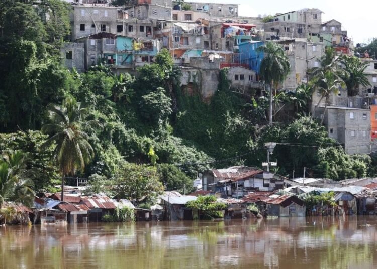 Carencias y alto costo de la vida golpean sin tregua a barrios vulnerables del Gran Santo Domingo