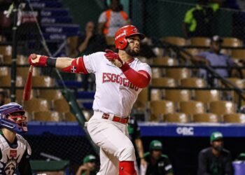 Leones del Escogido blanquean a las Estrellas y logran su sexta victoria consecutiva