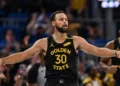 Stephen Curry brilla con 31 puntos y los Warriors aplastan a los Lakers de Luka Doncic