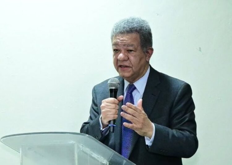 Leonel Fernández rechaza la reforma policial enfocada en el código 29 y aboga por prevención