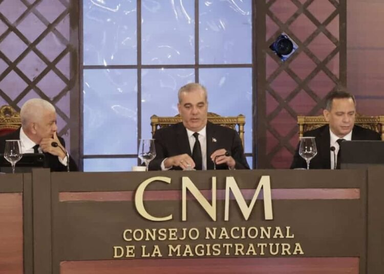 Abinader arremete contra el término domestica y exige eliminarlo de la legislacion laboral