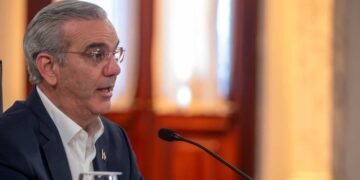 Abinader admite fallo del Gobierno al no explicar la tarifa eléctrica