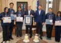 Luis Abinader premia a jóvenes dominicanos tras romper récord Guinness de lectura