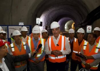 Abinader supervisa la construcción del gran túnel pluvial de la avenida Luperón para frenar inundaciones