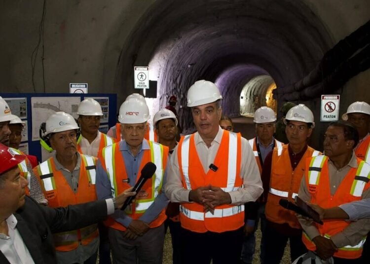 Abinader supervisa la construcción del gran túnel pluvial de la avenida Luperón para frenar inundaciones