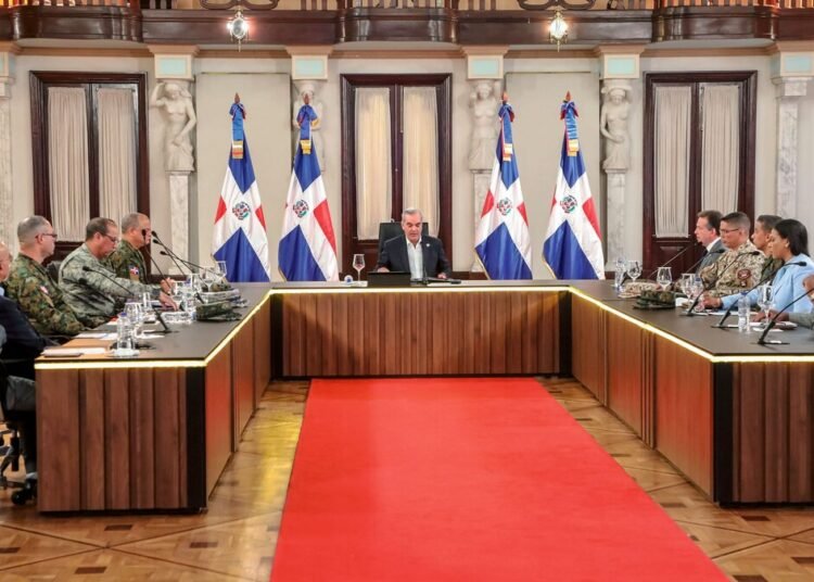 Abinader descarta intervenir en Haití y fija línea roja de 20 kilómetros a las bandas