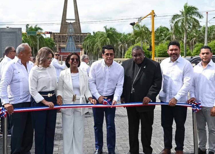 Ministro David Collado inaugura remozamiento exterior de la Basílica de Higüey con millonaria inversión