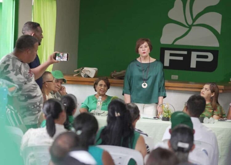 Fuerza del Pueblo reorganiza sus estructuras magisteriales y apuesta por el retorno de Leonel Fernández