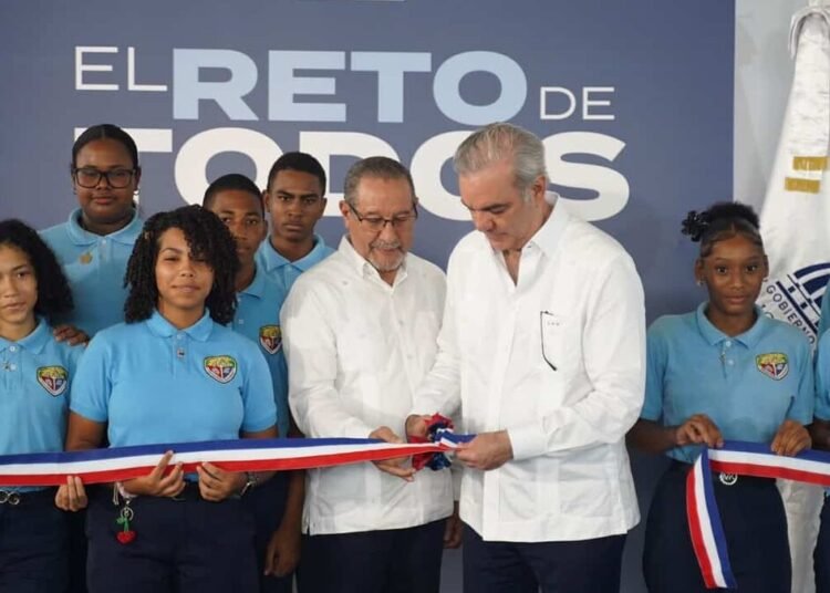 Gobierno inaugura moderno techado en politécnico de Sabana Perdida con inversión millonaria