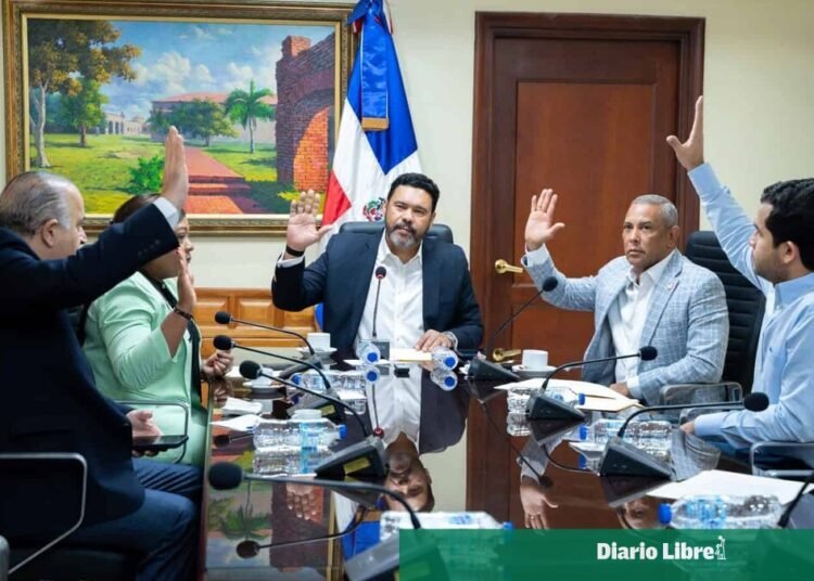Reforma del Código Civil en el Senado propone que cónyuges y parejas compartan la herencia en partes iguales