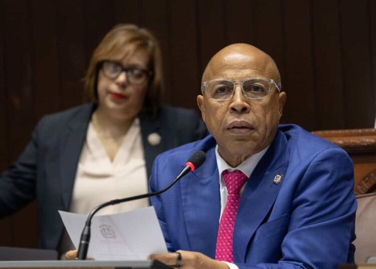 Alfredo Pacheco condena arresto y agresión a diputada Millys Martínez por la Policía Nacional