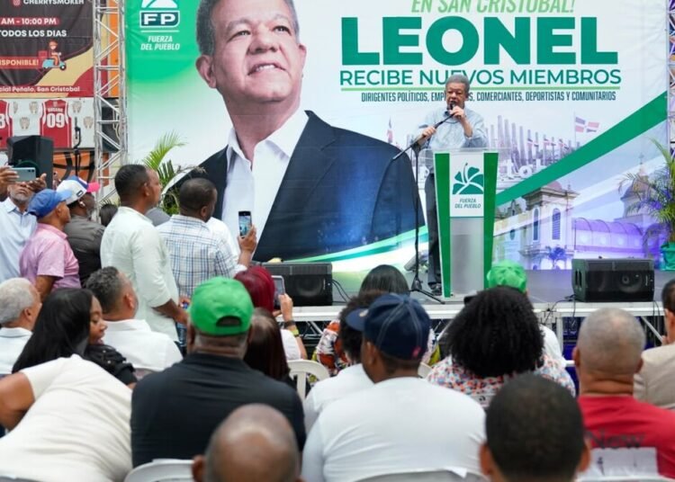 Leonel Fernandez tilda de inepto al Gobierno por la delincuencia y el alto costo de la vida