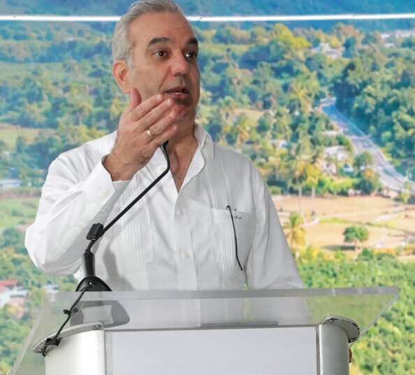 Luis Abinader inaugura la estratégica carretera Nizao-Sabana Larga-Ocoa y reta a comparar 20 años contra 6