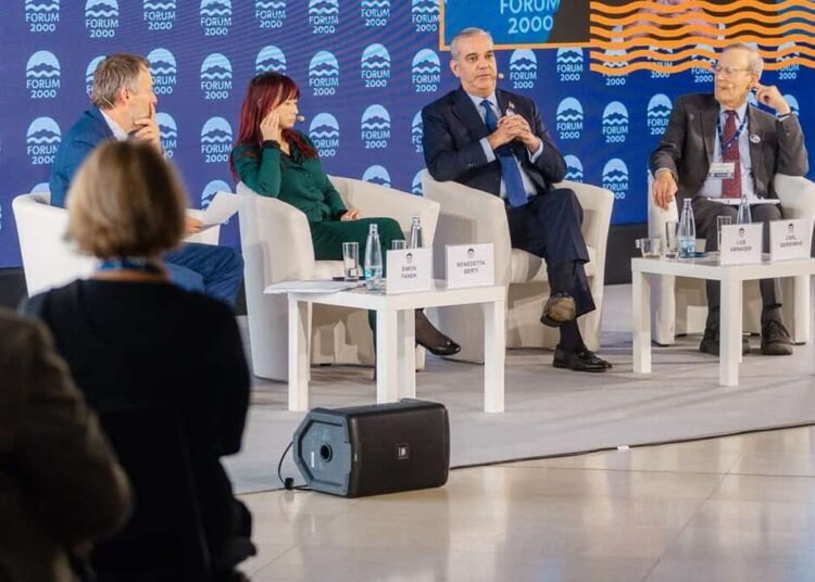 Luis Abinader advierte sobre el peligro del continuismo en América Latina y defiende la alternancia en el poder
