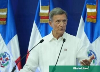 Luis Abinader condecorará al excanciller Roberto Álvarez con la Orden del Mérito