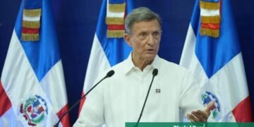 Luis Abinader condecorará al excanciller Roberto Álvarez con la Orden del Mérito