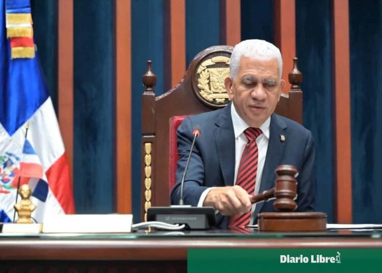 Polémica por el marbete: presidente del Senado defiende el aumento a pesar de que la ley no lo contempla